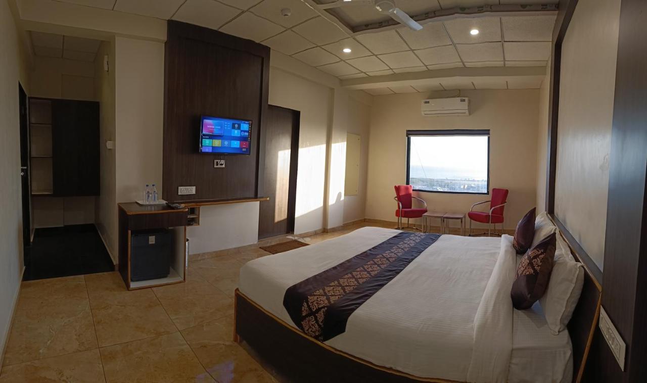 Hotel Dev Inn Somnath Exterior photo